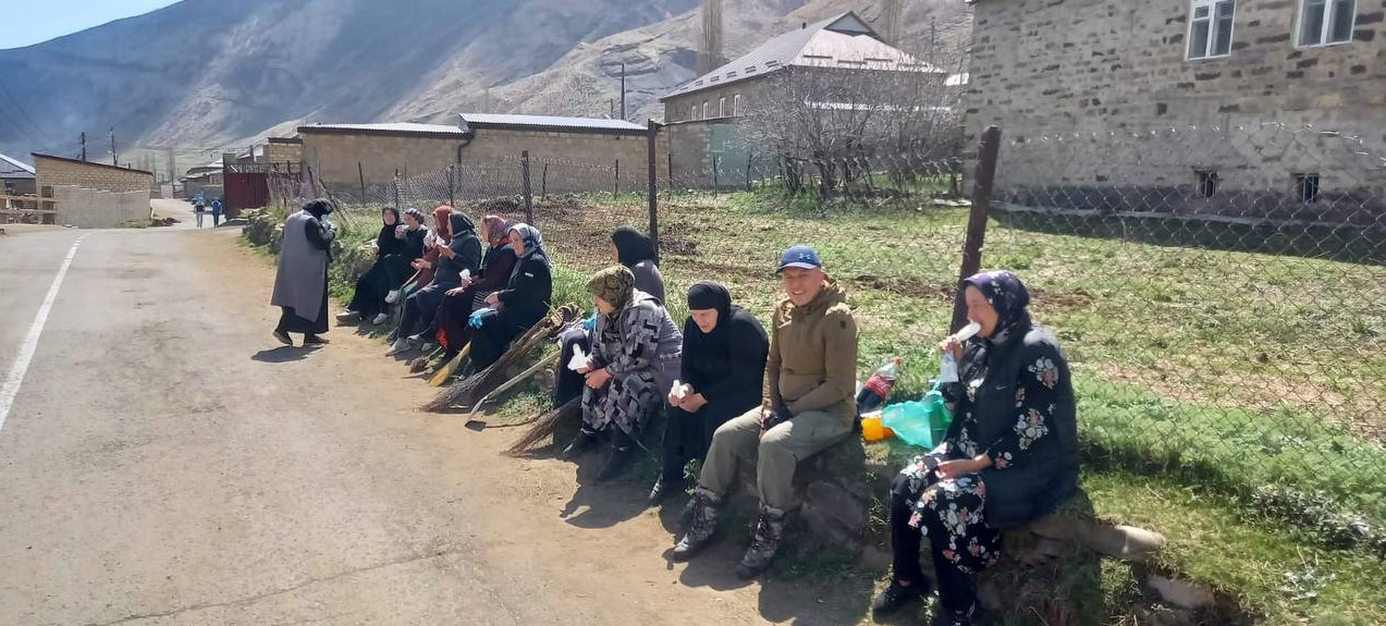 Сегодня, 20 апреля, по поручению Председателя Правительства РД Абумуслима Абумуслимова проходит Общереспубликанский субботник, где коллектив ГБУ РД КЦСОН в МО «Агульский район» принимает активное участие.